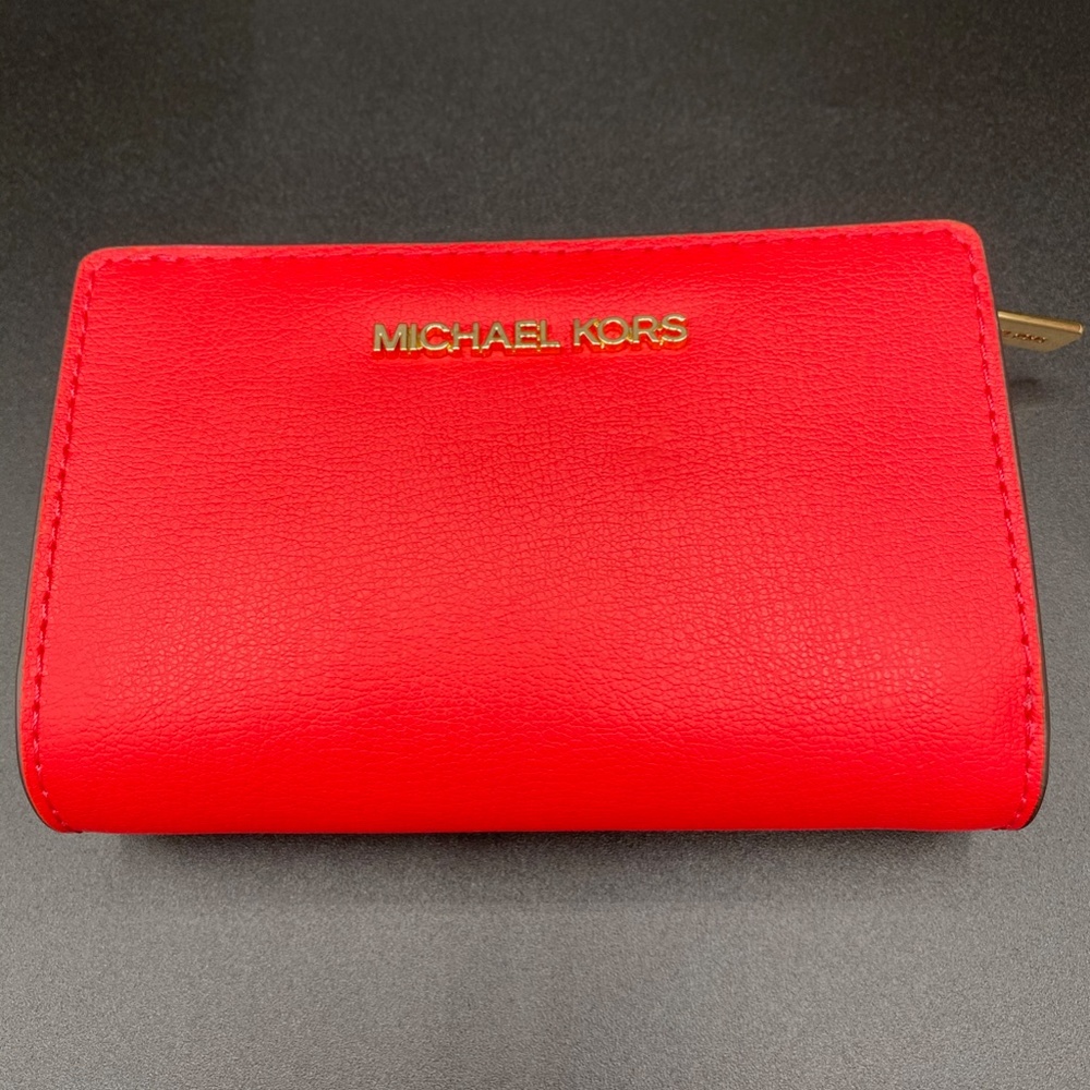 Michael Kors Jet travel MD bifold Zip Coin Wallet